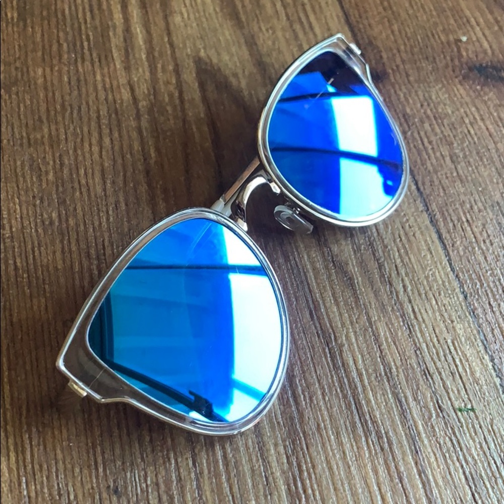 Blue shades sunnies